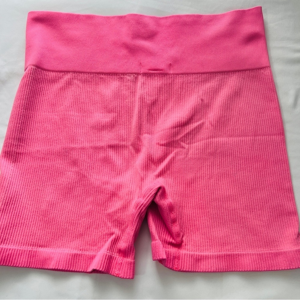 Colsie Women’s Size XL Bright Pink Ribbed Bike Shorts Yoga EUC Exercise Running - Picture 3 of 6
